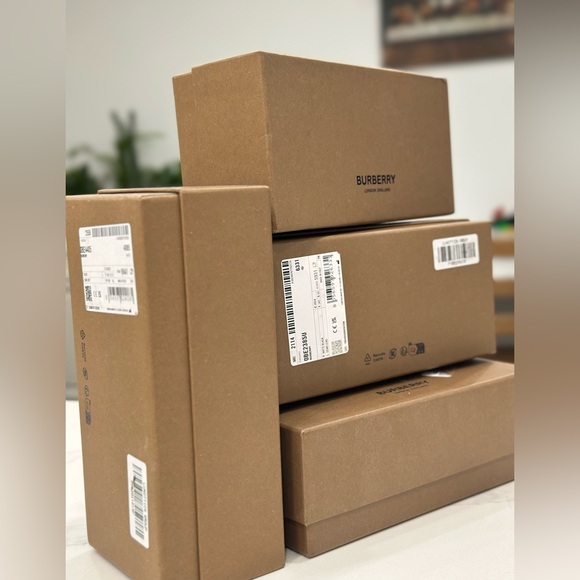 Burberry Sunglass Box Set - Picture 2 of 5